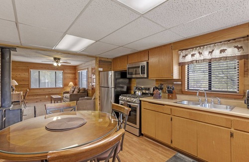 June Lake House | Alderman 2a - A cozy, pet-friendly bungalow