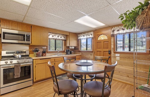 June Lake House | Alderman 2a - A cozy, pet-friendly bungalow