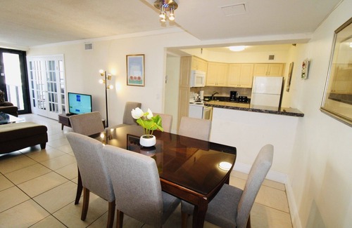 Miami Beach Condo | Alexander 1211 with Beach Access, 2 pools, sauna