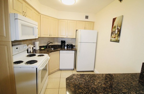 Miami Beach Condo | Alexander 1211 with Beach Access, 2 pools, sauna