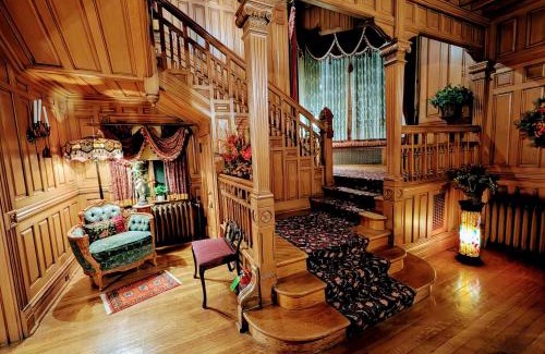Winona Bed & Breakfast | Alexander Mansion Bed & Breakfast