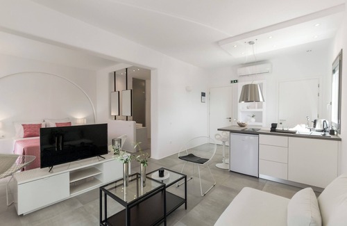 Drios House | Alexander Suites