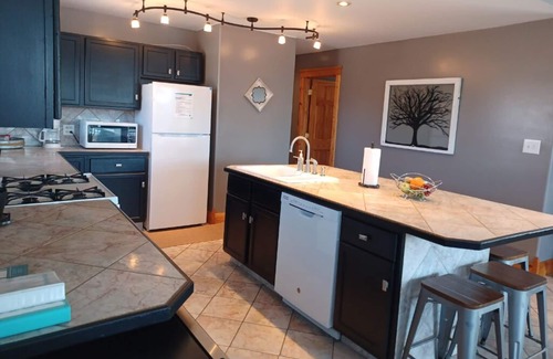 Monticello Hotel | Alexander’s Landing Penthouse - Lakefront, Balcony, and Room to Relax