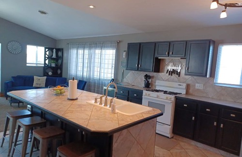 Monticello Hotel | Alexander’s Landing Penthouse - Lakefront, Balcony, and Room to Relax