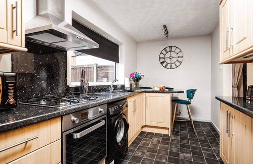 Bamber Bridge House | Alexandra | WiFi Parking Garden