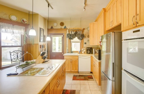 Algoma House | Algoma Victorian - Steps to Lake Michigan!