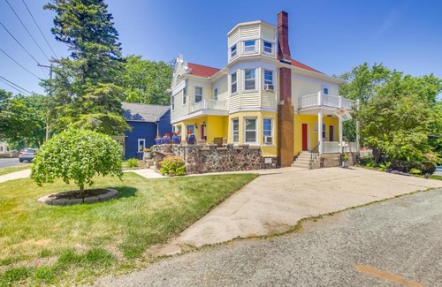 Algoma House | Algoma Victorian - Steps to Lake Michigan!