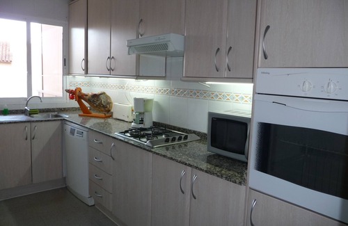 Muchamiel Apartment | Alicante 3 bedroom apartment with swimming pool, near the beach, WIFI, French TV