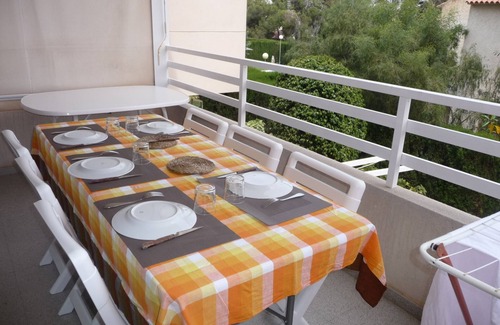 Muchamiel Apartment | Alicante 3 bedroom apartment with swimming pool, near the beach, WIFI, French TV