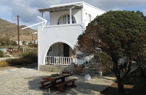 Ios Town Apartment | Alice House At Port of Ios island 150m from the beach