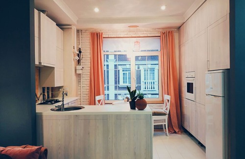 Holosiivskyj Apartment | Alice in Wonderland near Ipodrom