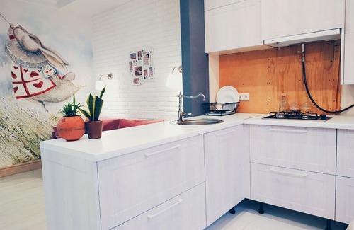 Holosiivskyj Apartment | Alice in Wonderland near Ipodrom