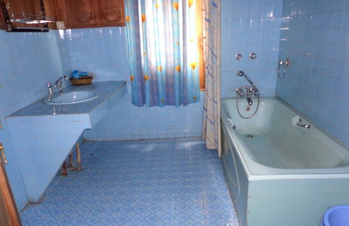 Dal Lake Boat Rental | Alif Laila Group of Houseboats