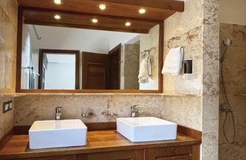 La Iglesia Apartment | Aligio - A Quiet Retreat in Paradise - 2 BR, 2 pools, WiFi, AC, Private Hot Tub