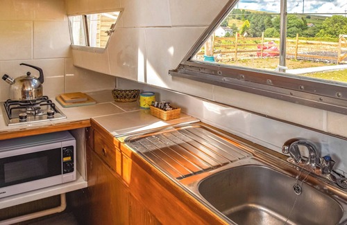 Mawr Cottage | All aboard The Rose at Coynant Farm.