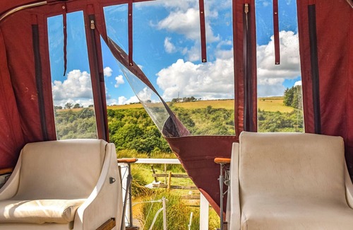 Mawr Cottage | All aboard The Rose at Coynant Farm.