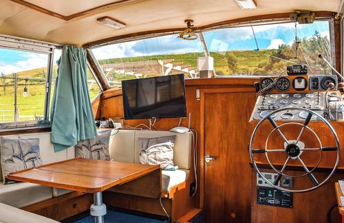 Mawr Cottage | All aboard The Rose at Coynant Farm.