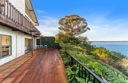 Taupo House | All Decked Out ON the Lake - Taupo