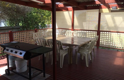 Melville House | All Decked Out - wifi. Off peak special!