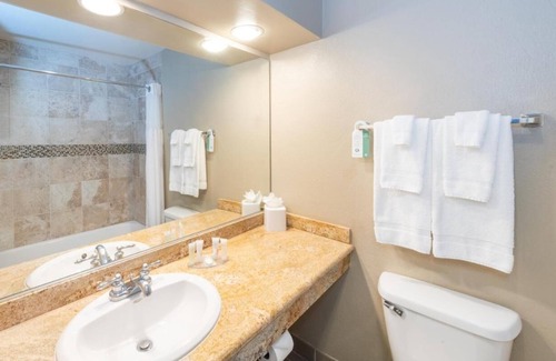 Rancho Santa Fe Hotel | All-In-One Luxury Escape w/Golf Access, Spa Days & Resort-Style Pool l 2 Rooms