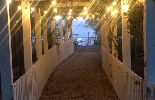 Nice House | ALL INCLUSIVE AMENITIES.Kayak,SUP,Pedal Boat,PingPong, Pickleball,Movie Nt& MORE