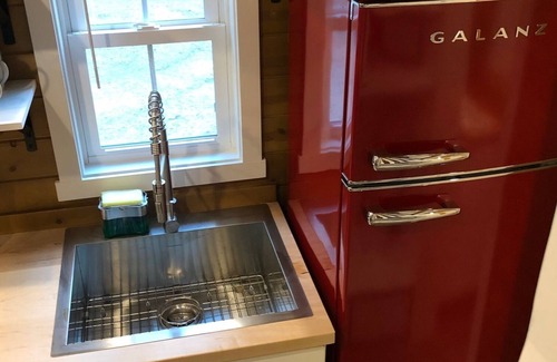 Nice Cabin | ALL INCLUSIVE AMENITIES:Kayak,SUP,Pedal Boat,PingPong,Pickleball,Movie Nt &MORE!