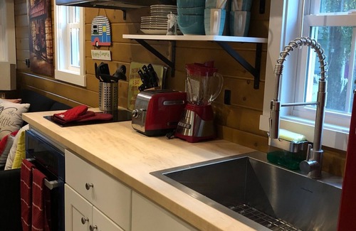 Nice Cabin | ALL INCLUSIVE AMENITIES:Kayak,SUP,Pedal Boat,PingPong,Pickleball,Movie Nt &MORE!