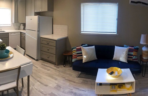 Nice Cottage | ALL INCLUSIVE AMENITIES:Kayak,SUP,Pedal Boat,PingPong,Pickleball,Movie Nt &MORE!