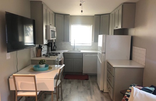 Nice Cottage | ALL INCLUSIVE AMENITIES:Kayak,SUP,Pedal Boat,PingPong,Pickleball,Movie Nt &MORE!