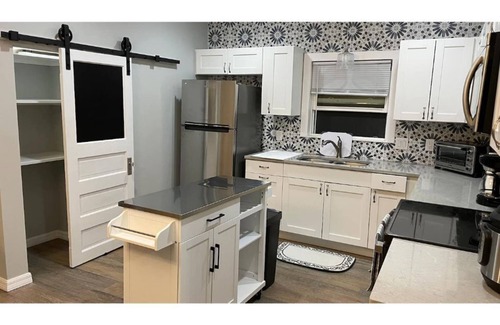 DeLand House | All New Deland Den 4BR, pool, blocks fr Stetson & Downtown