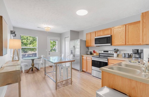 Thompson's Station Apartment | All on One Level | Big Sofa, Clean & Quiet Stay