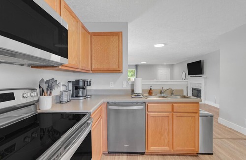 Thompson's Station Apartment | All on One Level | Big Sofa, Clean & Quiet Stay