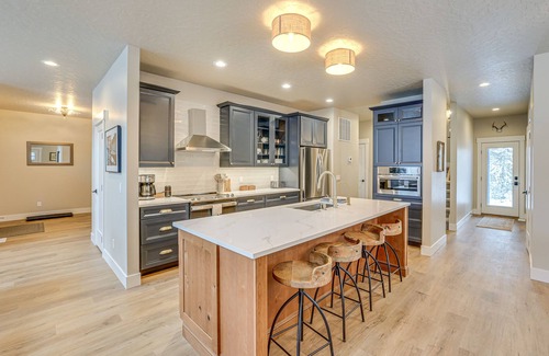 Tamarack Resort Cabin | All-Season Cabin: Hot Tub & Sauna in Donnelly