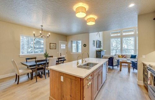 Tamarack Resort Cabin | All-Season Cabin: Hot Tub & Sauna in Donnelly