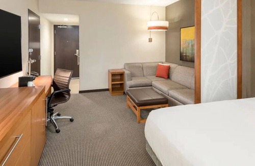 Greenville Downtown Hotel | All You Need for a Fun Vacay! 4 Units Onsite Parking, Pets Allowed, Indoor Pool!