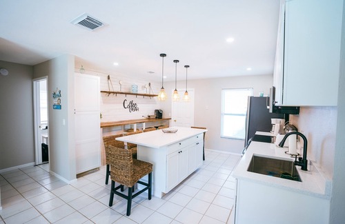 Lake Sarasota House | All you need to feel right at home while away from home! office/pet friendly