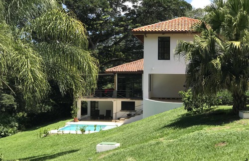 Garabito House | Alluring Paradise in the Mountains of Atenas