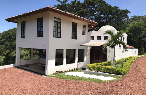 Garabito House | Alluring Paradise in the Mountains of Atenas