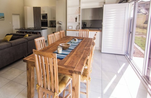 Jeffreys Bay House | Almost Perfect 4-bedroom house in Jbay. Stunning view & 500m walk to the beach!