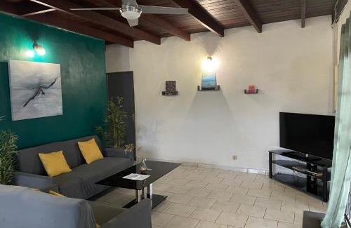 Cayenne House | Aloevera