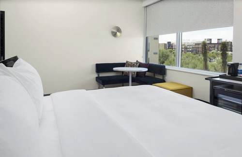 Glendale Sports and Entertainment District Hotel | Aloft Glendale at Westgate