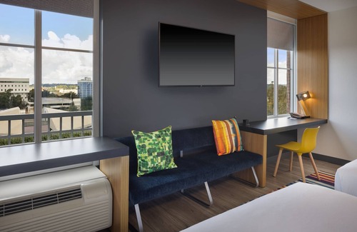 Capitol Hill Hotel | Aloft Tallahassee Downtown