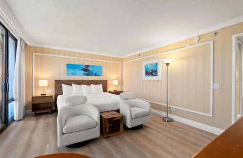 Waikiki Apartment | Aloha Seaside Vacations 4 Star Wyndham Resort 2003 Waikiki