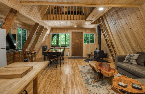 Skykomish Cabin | Alpine A-frame just minutes to hiking w hot tub, spacious yard