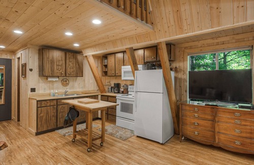 Skykomish Cabin | Alpine A-frame just minutes to hiking w hot tub, spacious yard