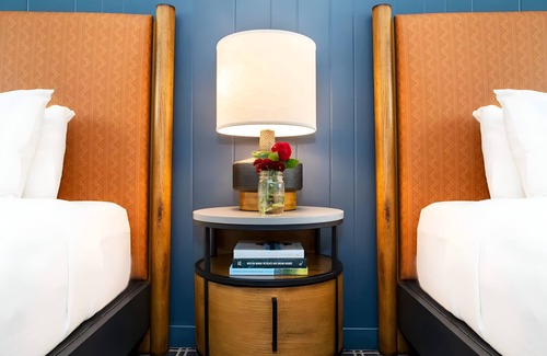 Mammoth Lakes Hotel | Alpine Room for Adventure Seekers Near Devils Postpile & Mammoth Ski Trails