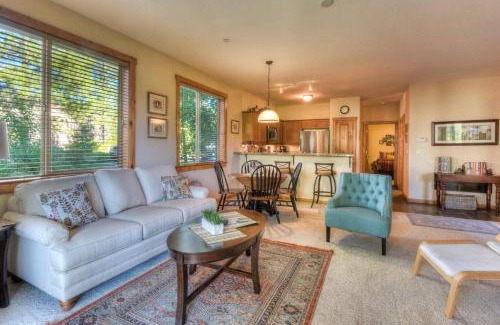 Truckee House | Alpine Way Lake & Sugar Bowl Resort