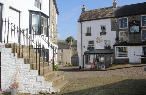 Alston House | Alston Art Apartments