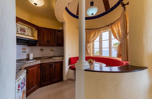 Playa del Aguila Ski Chalet | Altamar 52 with balcony&pool By CanariasGetaway