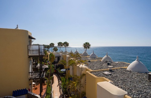 Playa del Aguila Ski Chalet | Altamar 60 Balcony beach views By CanariasGetaway